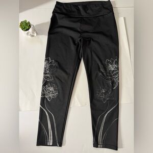 SHEIN Lotus flower  high-Waist workout / yoga leggings. EUC Size XL
